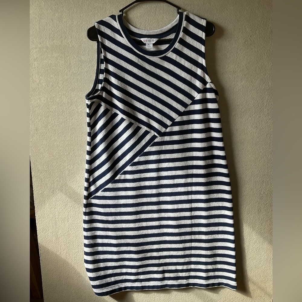 Liz Claiborne Striped Sleeveless Dress. Black and white. Size L.